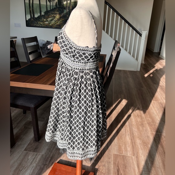 BCBG Maxazria black & off white dress with full skirt and sequin sparkle size 6 - Picture 3 of 13